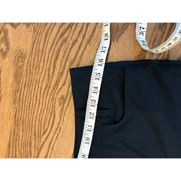 Oakley Men’s Regular Fit Shorts Black Size 30 Polyester Casual Golf Style - Picture 7 of 8